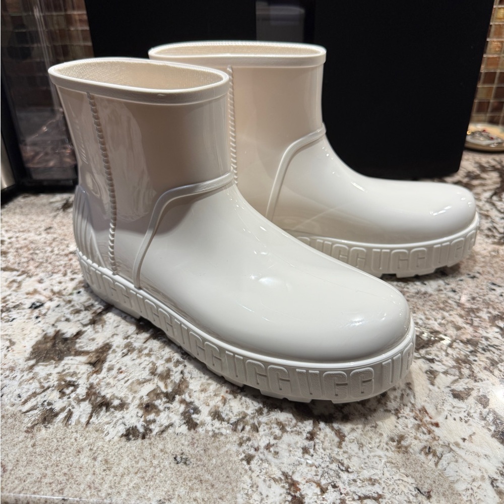 UGG Drizlita Sheepskin Rainboot White Size 11 Like New - Picture 2 of 10